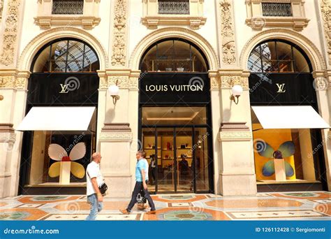 louis vuitton store milano italy.